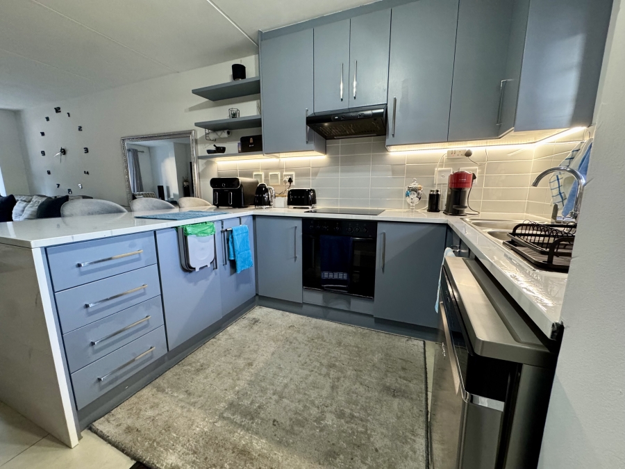 To Let 2 Bedroom Property for Rent in Burgundy Estate Western Cape